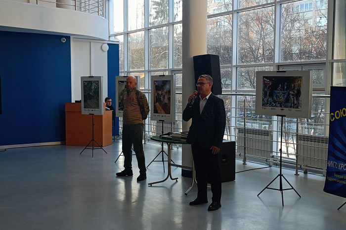В Кирове продолжается фотовыставка «Помним СВОих»