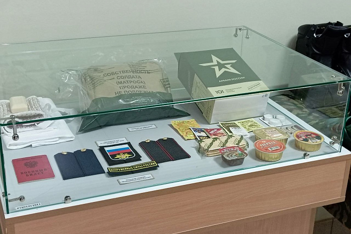 К Дню призывника в Кирове открылась выставка «Иду служить»