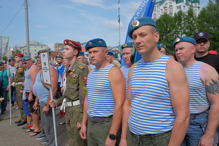 В Кирове отметили День воздушно-десантных войск