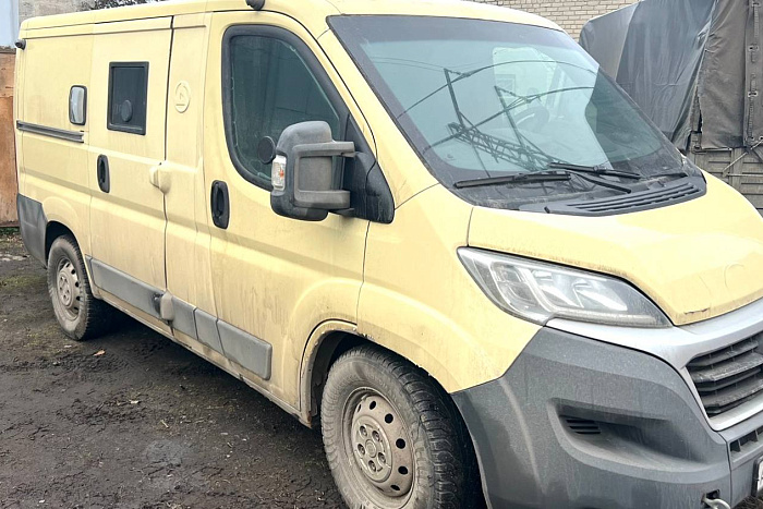 Кировским бойцам доставили бронеавтомобиль