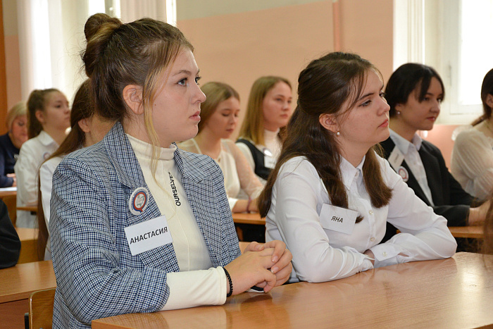 В школах и колледжах региона прошли первые «Разговоры о важном»