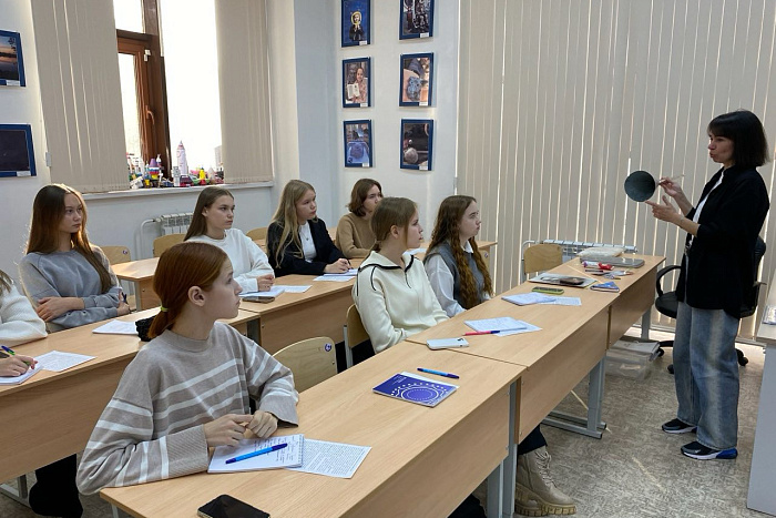 Кировским школьникам рассказывают о космических профессиях