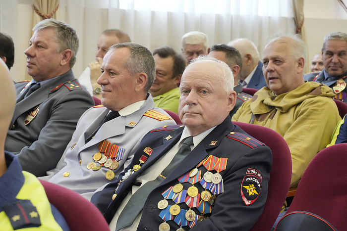 Александр Соколов поблагодарил сотрудников ГАИ за служение и верность долгу