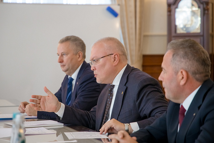 Губернатор Александр Соколов и министр транспорта России Андрей Никитин обсудили планы по ремонту моста через Пижму