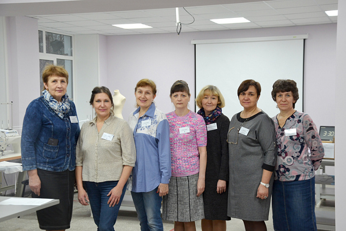 В рамках нацпроекта «Демография» предпенсионеров обучают швейному делу