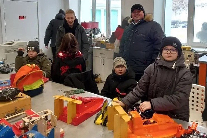 Школьники региона сразились в гонках на аэроглиссерах