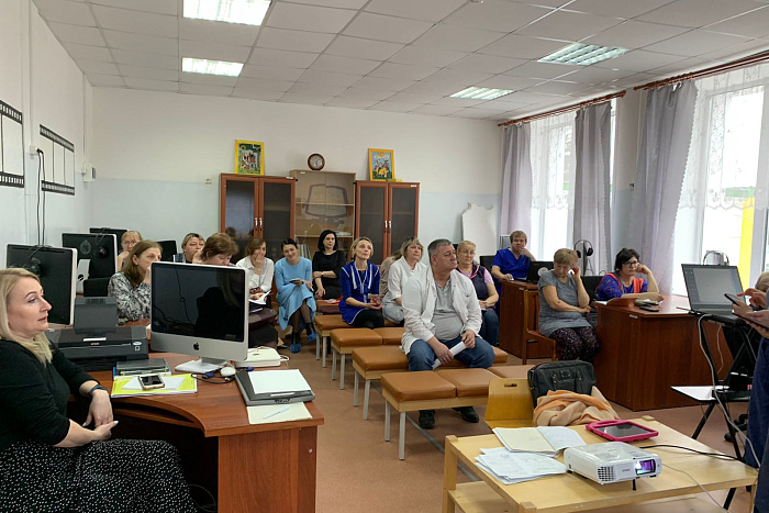 В Кировской области реализуется программа «Дети в семье»