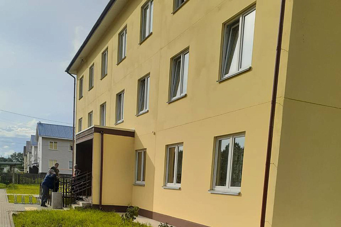 В Слободском районе Кировской области для расселения аварийного жилья построили трехэтажный дом