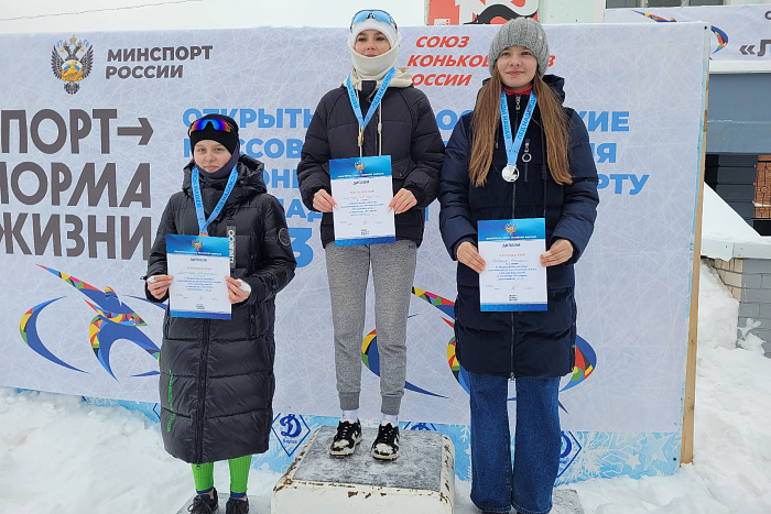Около 300 кировчан вышли на старт всероссийских соревнований «Лед надежды нашей» 