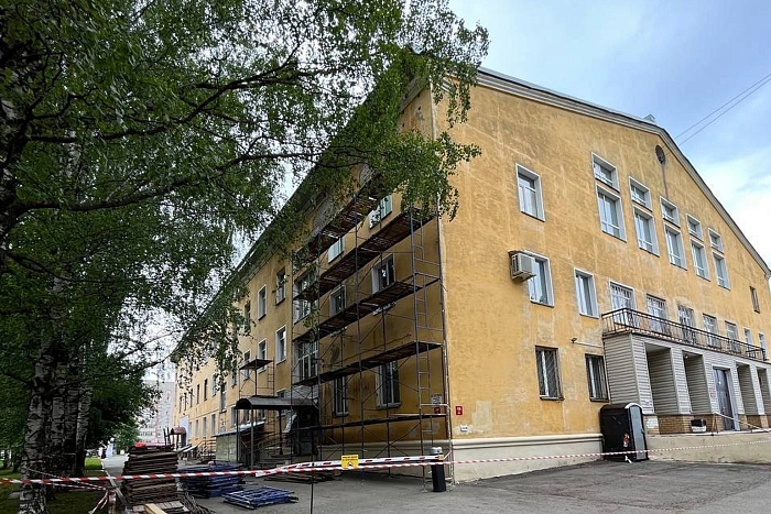 К юбилею Кирова начался капитальный ремонт фасада областного Дома народного творчества