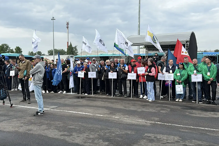 Двое кировчан борются за звание лучшего водителя автобуса России