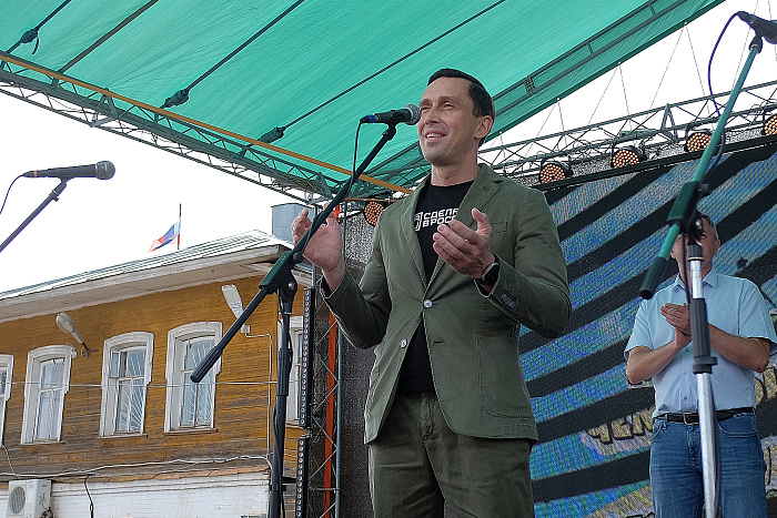 В празднике «Истобенский огурец» принял участие летчик-космонавт Виктор Савиных