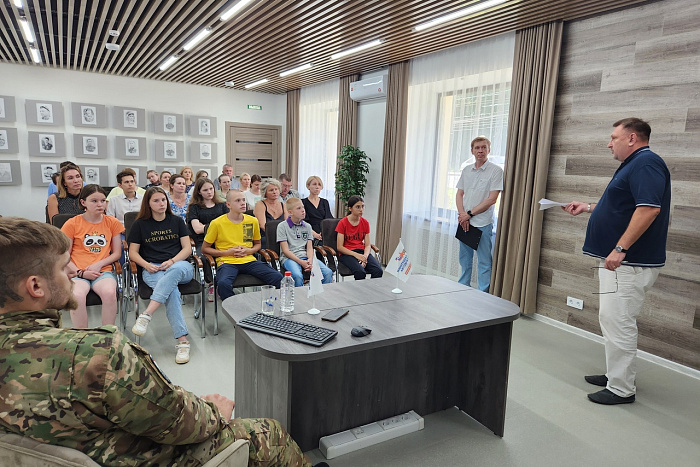 В Кирове стартовала акция «Служу Отечеству» в рамках проекта Знание.Герои