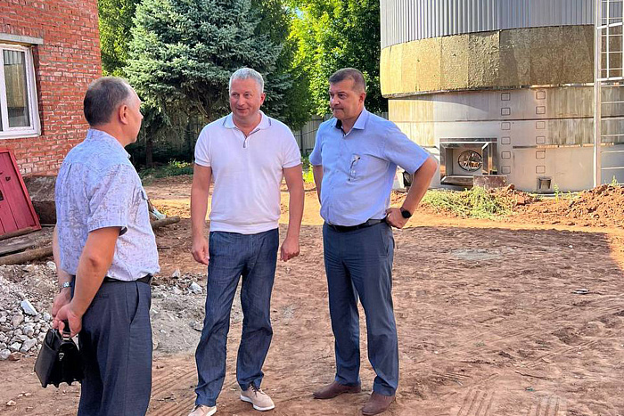 В Вятских Полянах реконструируют мост, пристань и речной порт