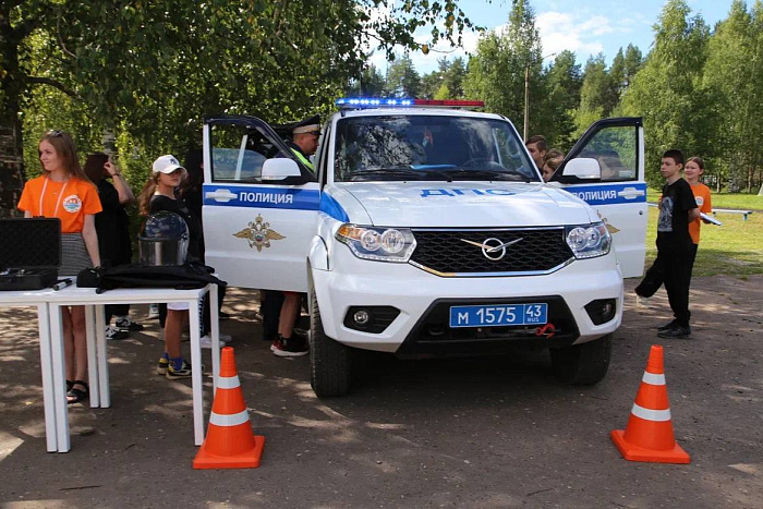 В Молодежном центре началась смена «Страна героев»