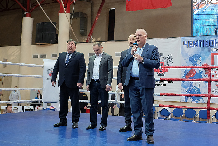 Александр Соколов приветствовал участниц чемпионата и первенства ПФО по боксу
