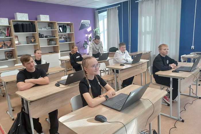 Профессию педагога примеряли на себя кировские школьники