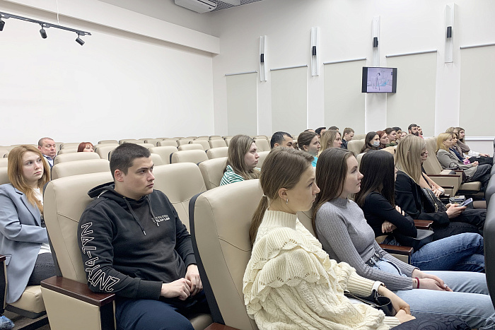 На работу в Кировский стоматологический центр пришли 33 молодых специалиста