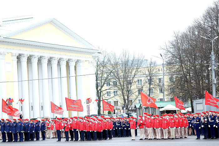 Впервые в Кирове прошел юнармейский парад