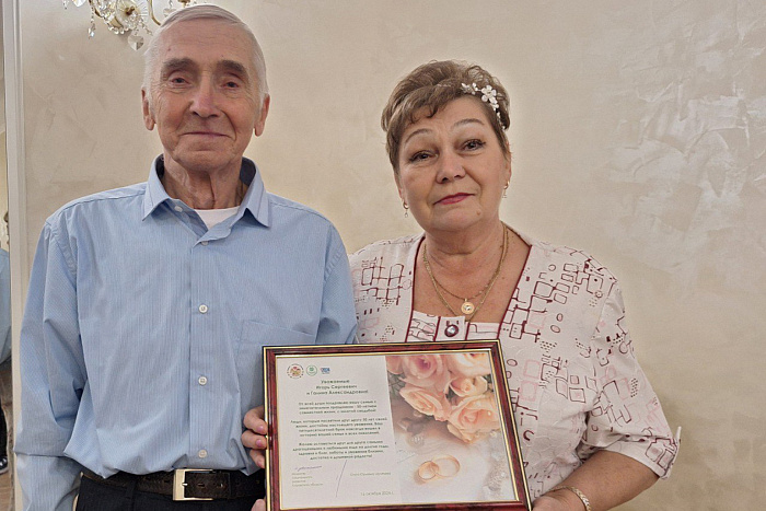 Супружеская пара из Кирова в год 600-летия города сыграла свадьбу, а в год 650-летия отмечает золотой юбилей
