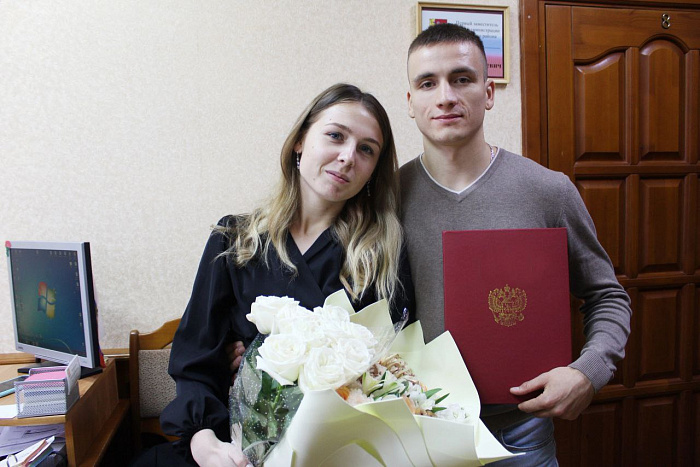 Чемпиона Европы по боксу Максима Кузнецова поздравили с бракосочетанием