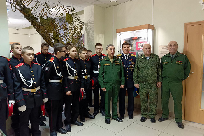 К Дню призывника в Кирове открылась выставка «Иду служить»