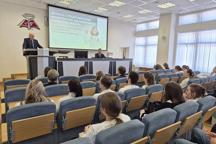 Молодых врачей в больницах Кировской области будут курировать наставники