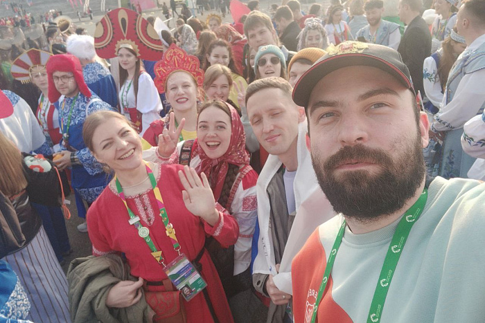 Кировчане приняли участие в шествии молодёжи мира