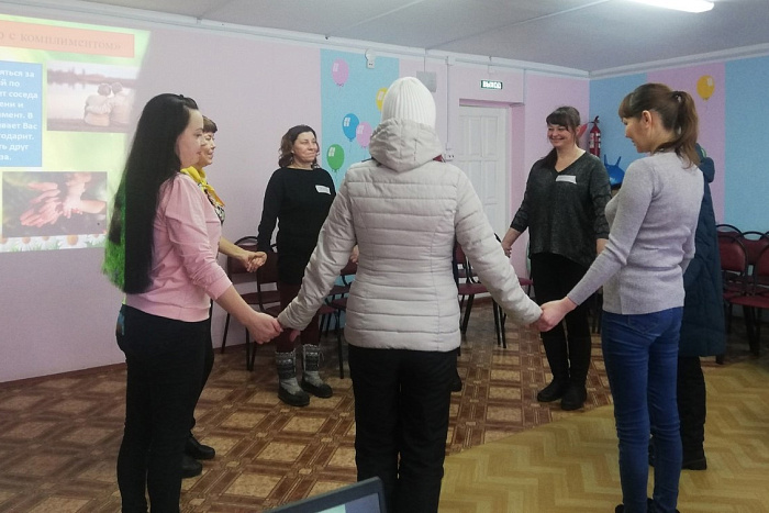 Тренинг «Искусство быть родителем» провели для семей Яранского района