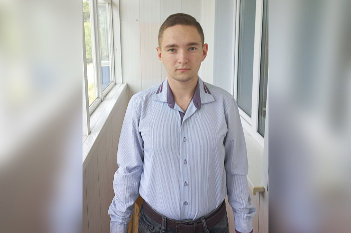 Еще один молодой кировский педагог получил служебное жилье