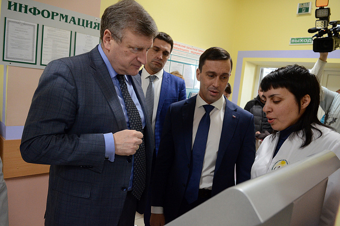 Глава Кировской области проверил работу областной детской поликлиники