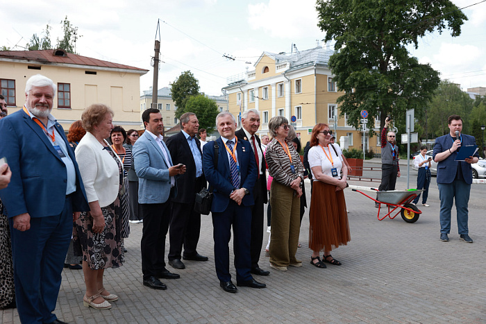 В Кирове заложили первую космическую аллею