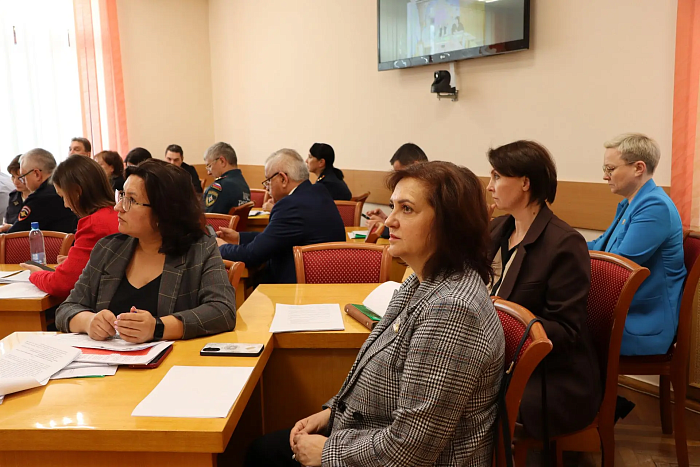 Более 500 кировских педагогов повысят квалификацию по работе с «трудными» подростками 