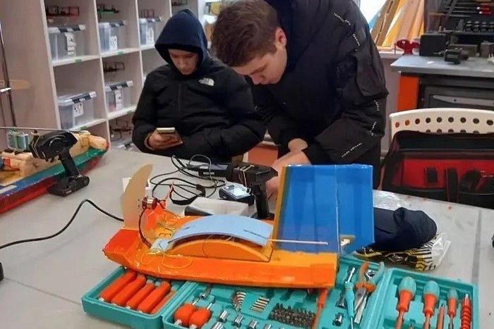 Школьники региона сразились в гонках на аэроглиссерах