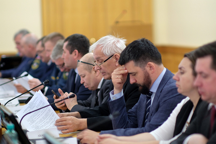 Губернатор Александр Соколов поручил усилить контроль за пожарной обстановкой в лесах