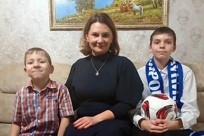 Члены правительства Кировской области исполняют новогодние желания детей