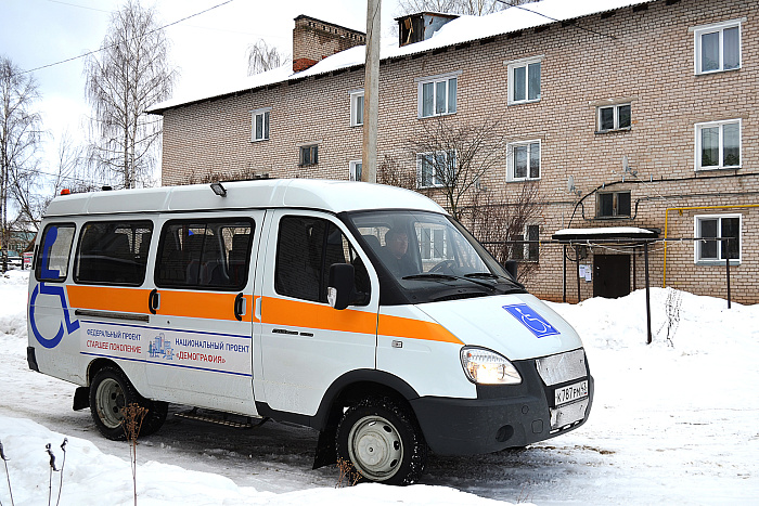 С начала 2020 года машины проекта «Старшее поколение» доставили в поликлиники более 2000 пожилых жителей региона