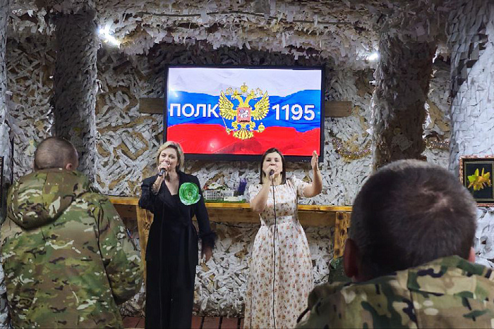 Кировские артисты поздравили военнослужащих с Днем защитника Отечества