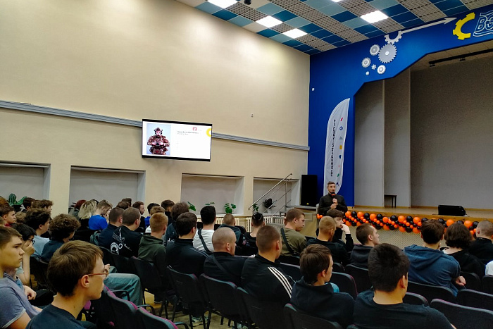 Руководитель Центра развития беспилотных систем рассказал кировским студентам о применении БПЛА