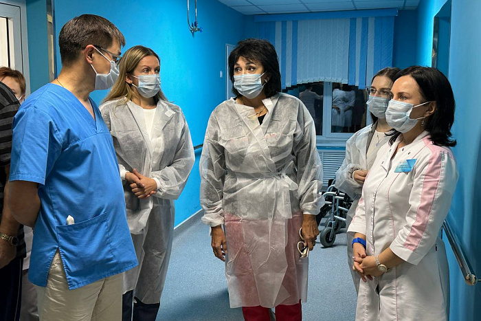Главный невролог ПФО оценила организацию медицинской реабилитации пациентов после инсультов в Кировской области