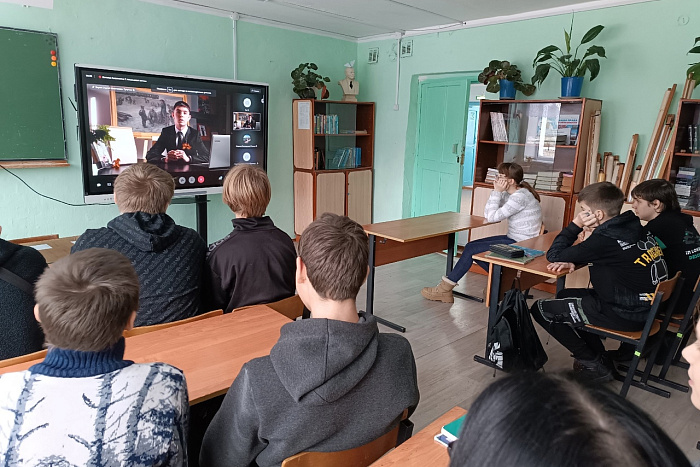 15 000 школьников подключились к онлайн-уроку «Ленинградский дневник»