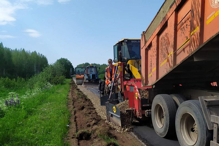 В Кировской области продолжается ремонт сельских дорог