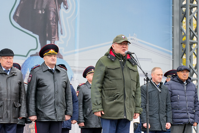 Александр Соколов передал кировским полицейским мототехнику