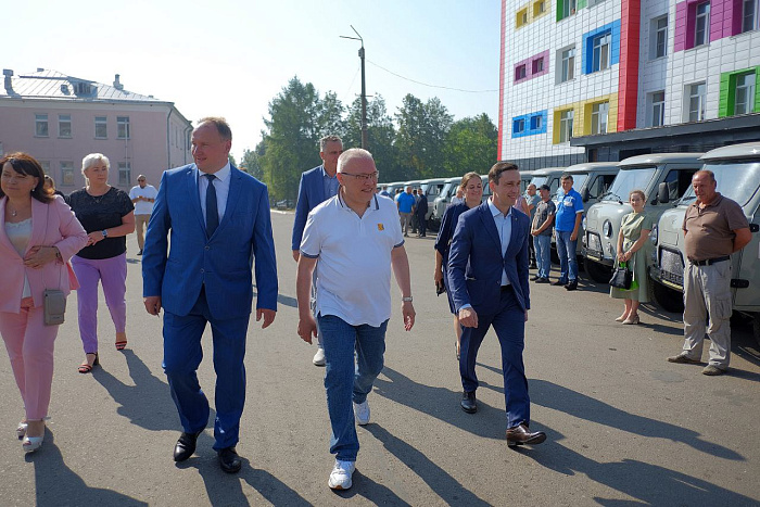 37 автомобилей для оказания медицинской помощи отправились в районы Кировской области 