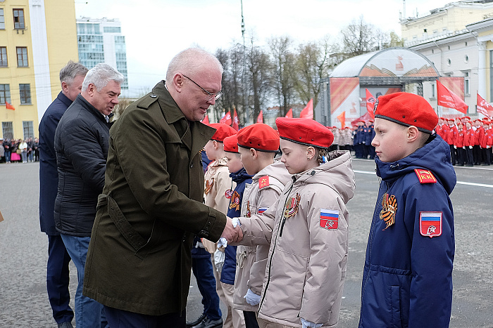 Впервые в Кирове прошел юнармейский парад