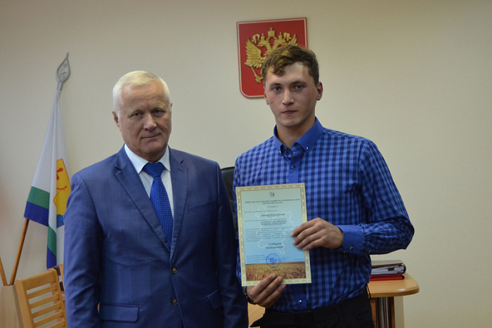 Алексей Котлячков вручил гранты победителям конкурса «Агростартап»