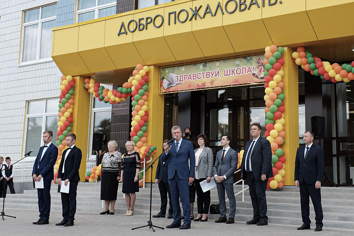 760 учеников сели за парты новой школы в Зуевке 