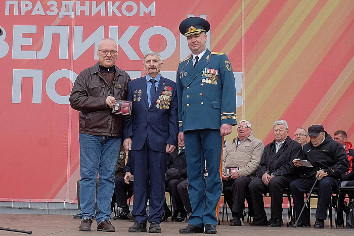Александр Соколов вручил пожарным ключи от новой спецтехники