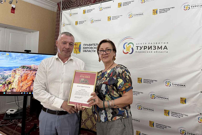 Национальный центр «Россия» высоко оценил вклад кировской мастерицы в популяризацию дымковской игрушки