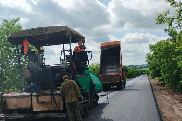В Малмыжском районе продолжается ремонт дороги к селу Аджим